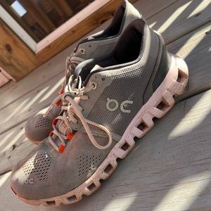 On Cloud Helion Running Shoe